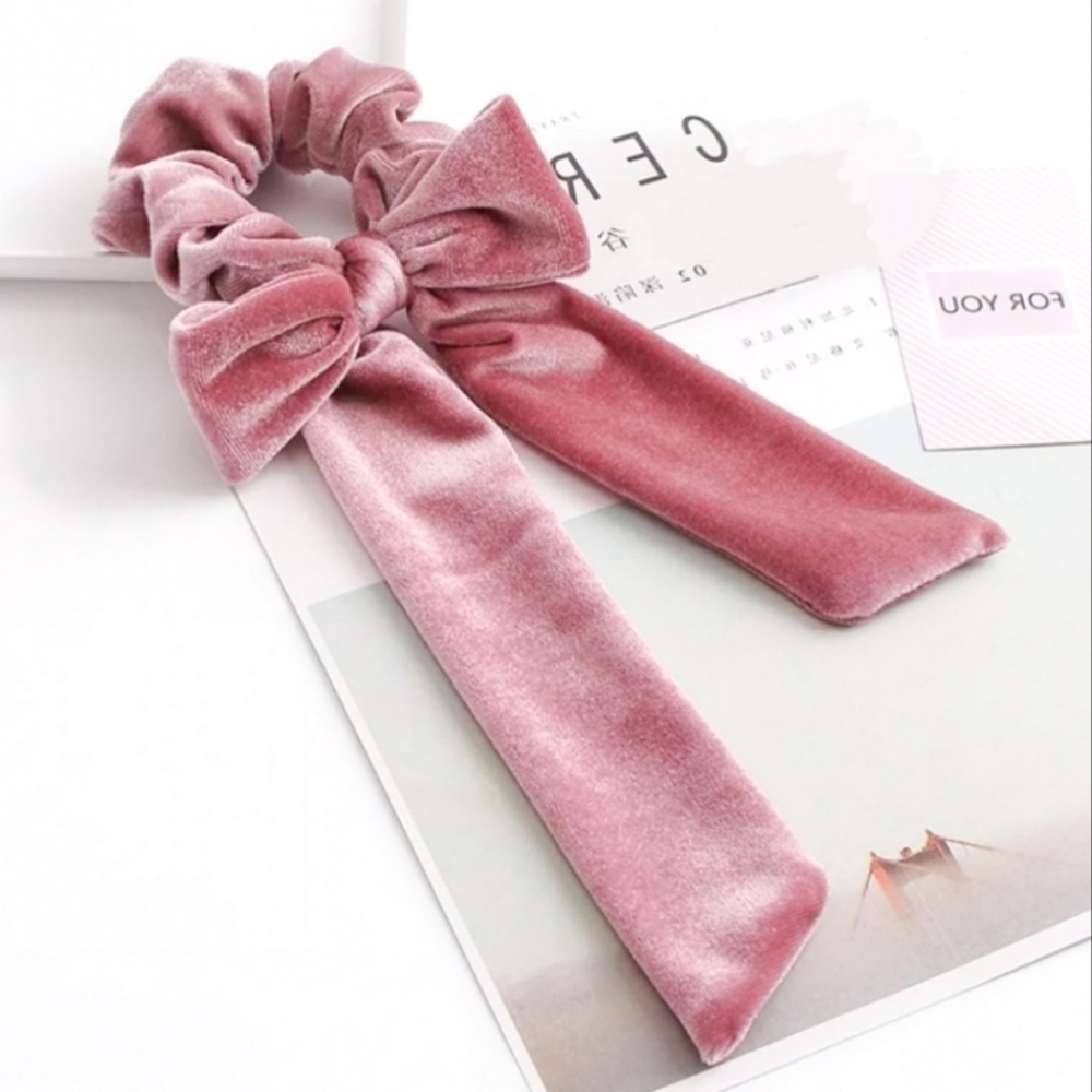 Allison Velvet Hair Bow - Light Pink